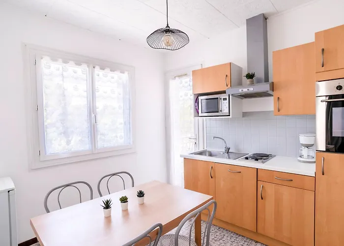 Bright For A Pleasant In Lejlighed Hyères