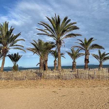 Bright For A Pleasant In Lägenhet Hyères